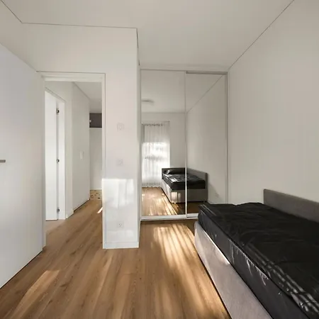 Bright 2br With Private Ev Parking, Workspace, Ac Kaunas