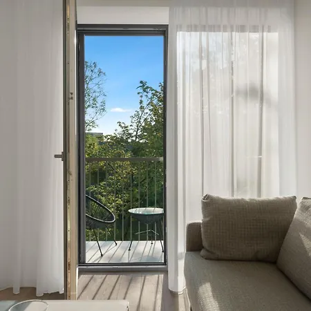 Bright 2br With Private Ev Parking, Workspace, Ac Lägenhet Kaunas