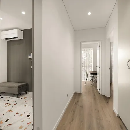 Appartamento Bright 2br With Private Ev Parking, Workspace, Ac Kaunas