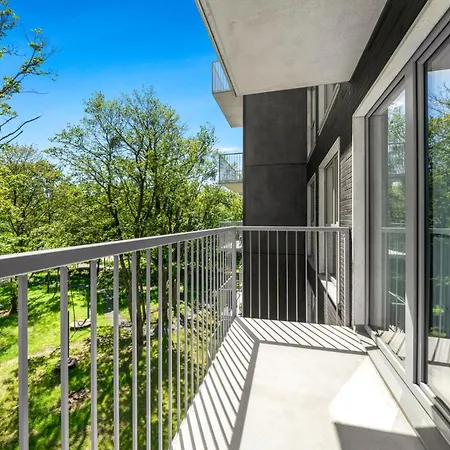 Bright 2br With Private Ev Parking, Workspace, Ac Kaunas
