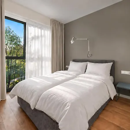 E4 Bright 2br With Ev Parking, Workspace And Ac Kowno