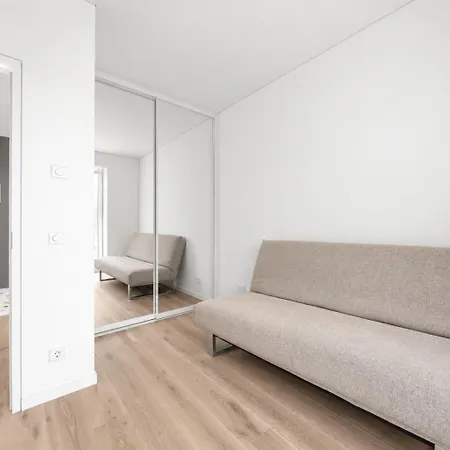 E4 Bright 2br With Ev Parking, Workspace And Ac