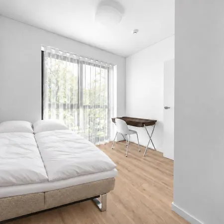 Apartament E4 Bright 2br With Ev Parking, Workspace And Ac