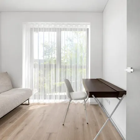 E4 Bright 2br With Ev Parking, Workspace And Ac Apartament *