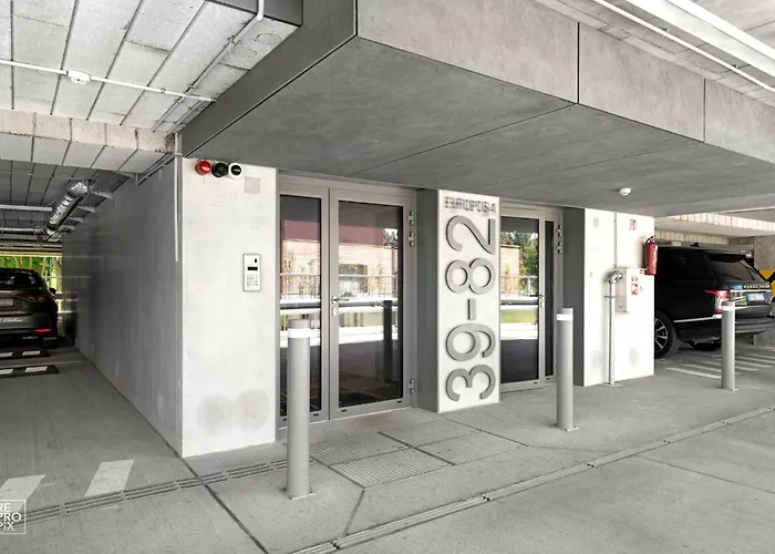 Bright 2br With Private Ev Parking, Workspace, Ac Kaunas