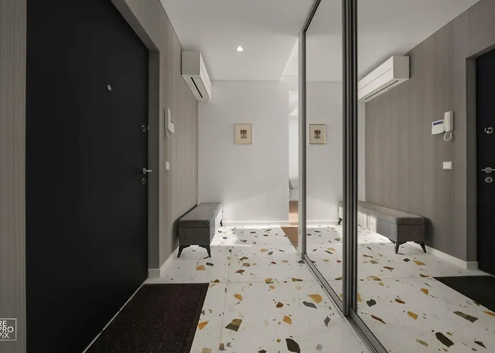 Bright 2br With Private Ev Parking, Workspace, Ac Apartman