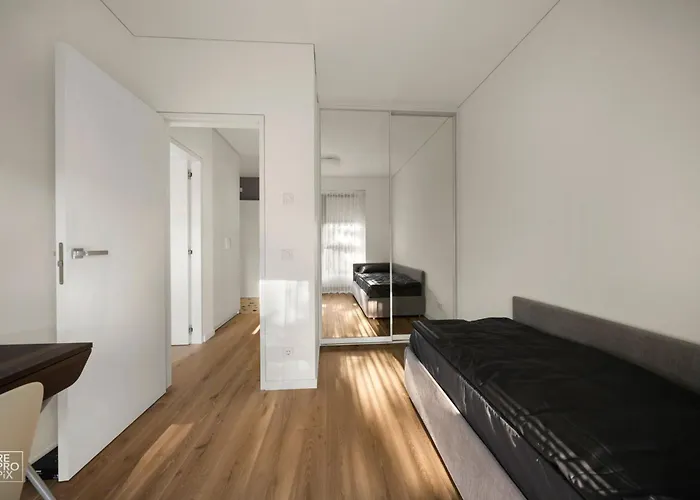 Bright 2br With Private Ev Parking, Workspace, Ac Kaunas