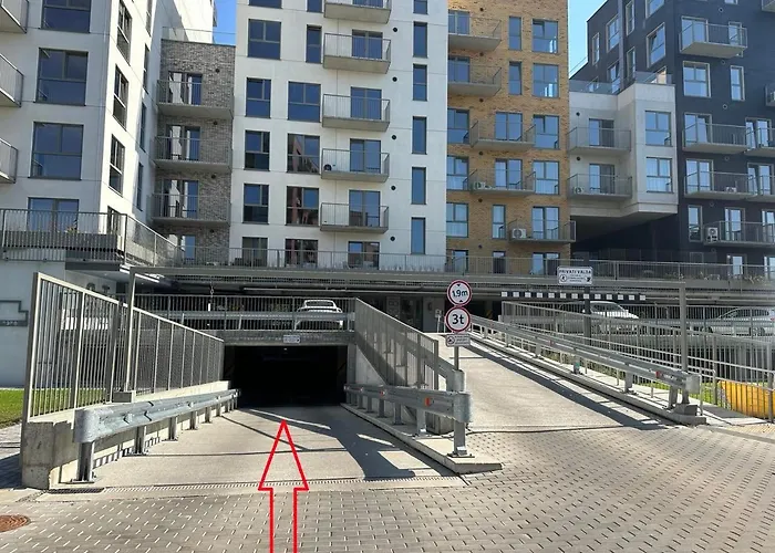 Bright 2br With Private Ev Parking, Workspace, Ac Apartman Kaunas