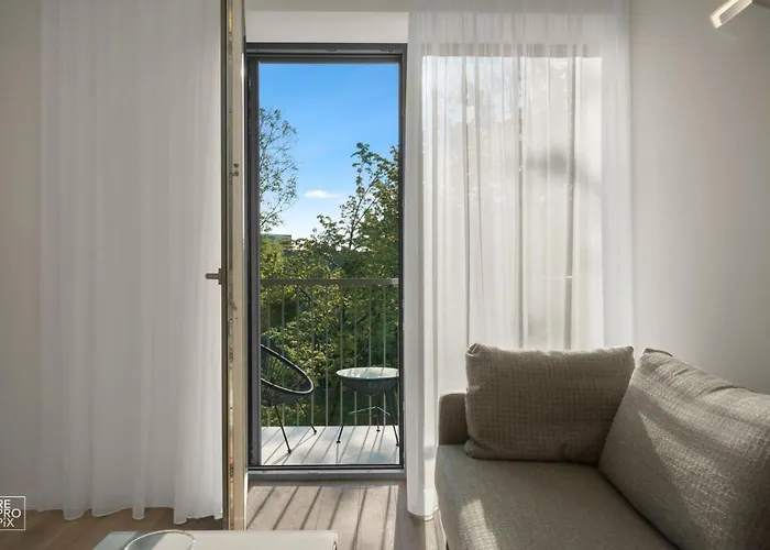 Bright 2br With Private Ev Parking, Workspace, Ac Apartman Kaunas