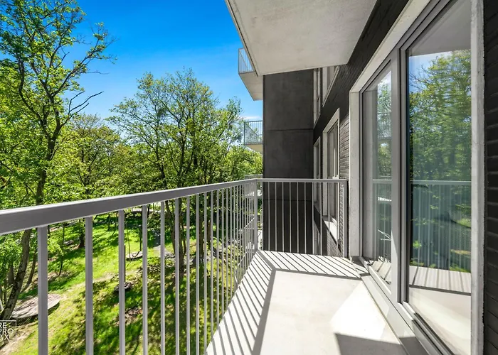 Bright 2br With Private Ev Parking, Workspace, Ac Kaunas