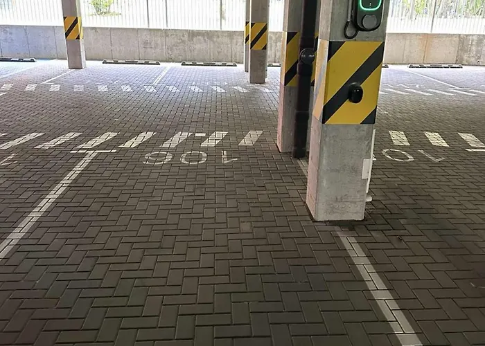 Apartman Bright 2br With Private Ev Parking, Workspace, Ac Kaunas